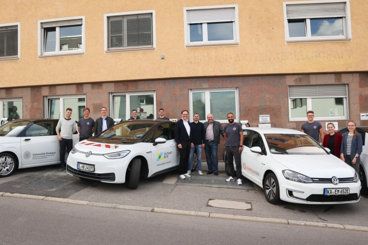 Die Projektpartner mit drei für das ILA-BW eingesetzten Elektroautos